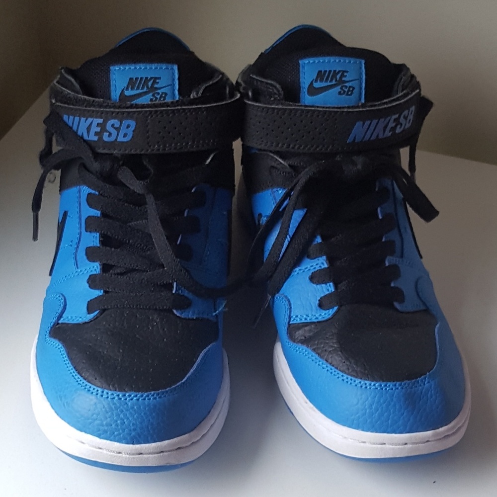 Blue and Black Nike SB size 7